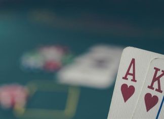 Poker and trading share some similarities 