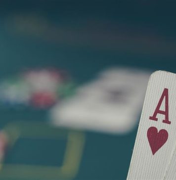 Poker and trading share some similarities 