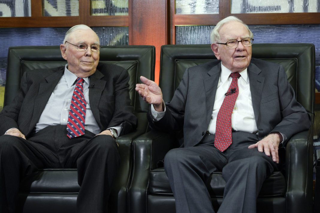 Democrat and Republican Parties are Both 'Full of Idiots': Charlie Munger