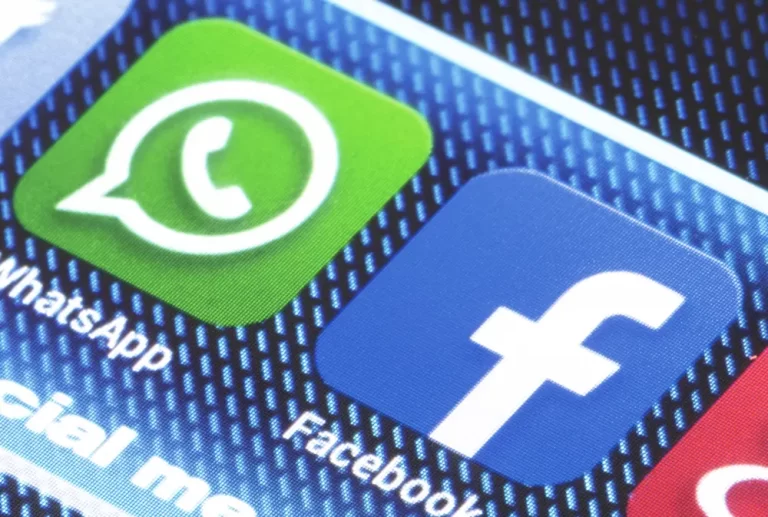 Whatsapp and Facebook Icons